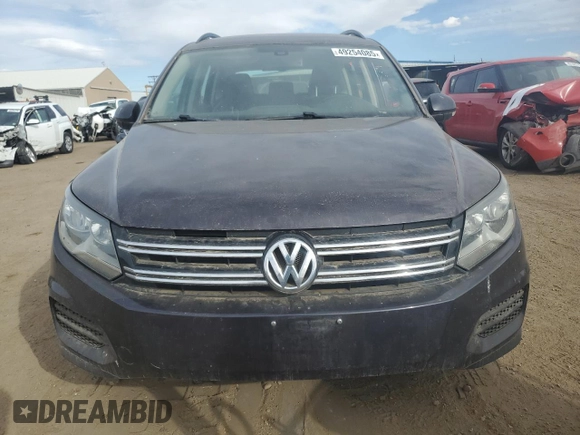 2016 Volkswagen Tiguan S z VIN WVGAV7AX6GW588063, wystawiony jako Copart lot #49254085 z przebiegiem 138 929 mil mil oraz Czysty tytuł • Clean title. Historia ofert i sprzedaży dostępna na DreamBid. Obrazek 5.