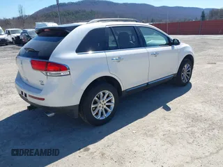 2015 Lincoln MKX with VIN 2LMDJ8JK5FBL28180, listed as a IAAI auction lot 41902983 with 112,790 mi miles. Bid and sale history available at carsss.com. Image 4.