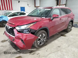 2024 Toyota Highlander LE z VIN 5TDKDRBHXRS545363, wystawiony jako Copart lot #60796965 z przebiegiem 23 938 mil mil oraz Czysty tytuł • Clean title. Historia ofert i sprzedaży dostępna na DreamBid. Obrazek 1.