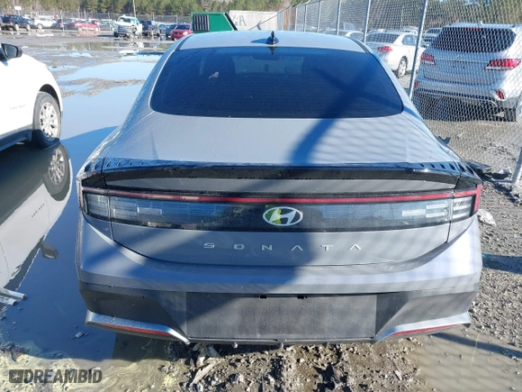 2025 Hyundai Sonata SE with VIN KMHL24JA3SA428434, listed as a IAAI auction lot 41747553 with 8,627 mi miles. Bid and sale history available at carsss.com. Image 16.
