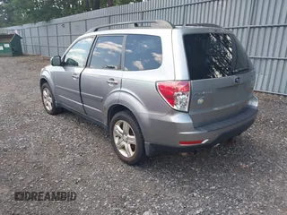 2010 Subaru Forester X Premium z VIN JF2SH6CC8AH750535, wystawiony jako IAAI lot #42799866 z przebiegiem 130 431 mil mil oraz . Historia ofert i sprzedaży dostępna na DreamBid. Obrazek 3.