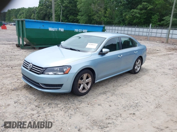 2012 Volkswagen Passat SE z VIN 1VWBP7A35CC025482, wystawiony jako IAAI lot #42280415 z przebiegiem 152 030 mil mil oraz . Historia ofert i sprzedaży dostępna na DreamBid. Obrazek 2.