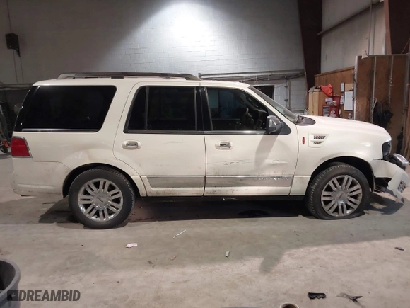 2007 Lincoln Navigator with VIN 5LMFU28517LJ02533, listed as a IAAI auction lot 41253859 with 130,930 mi miles. Bid and sale history available at carsss.com. Image 12.
