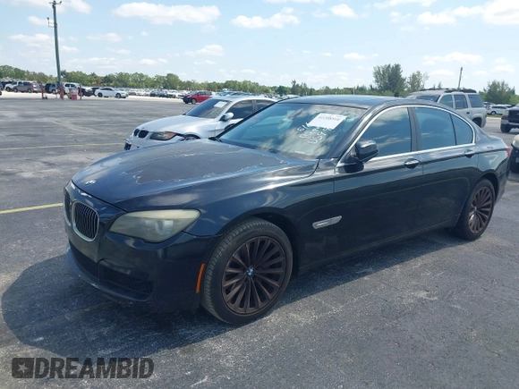 2012 BMW 7 Series 740i z VIN WBAKA4C50CDS99293, wystawiony jako IAAI lot #42208510 z przebiegiem 127 631 mil mil oraz . Historia ofert i sprzedaży dostępna na DreamBid. Obrazek 2.