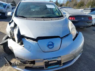 2015 Nissan LEAF SV with VIN 1N4AZ0CP6FC320049, listed as a IAAI auction lot 41645954 with 147,357 mi miles. Bid and sale history available at carsss.com. Image 12.