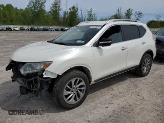 2015 Nissan Rogue SL z VIN 5N1AT2MV9FC824160, wystawiony jako Copart lot #58187655 z przebiegiem 121 383 mil mil oraz Szkoda całkowita • Salvage title. Historia ofert i sprzedaży dostępna na DreamBid. Obrazek 1.