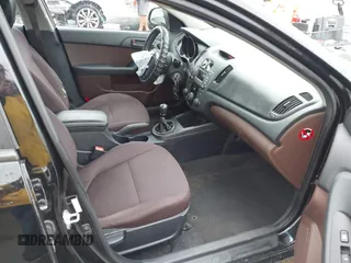 2010 Kia Forte EX z VIN KNAFU4A26A5065796, wystawiony jako IAAI lot #39824465 z przebiegiem 179 857 mil mil oraz . Historia ofert i sprzedaży dostępna na DreamBid. Obrazek 5.