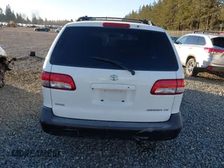 2001 Toyota Sienna CE with VIN 4T3ZF19C91U335568, listed as a IAAI auction lot 41534274 with 179,397 mi miles. Bid and sale history available at carsss.com. Image 16.