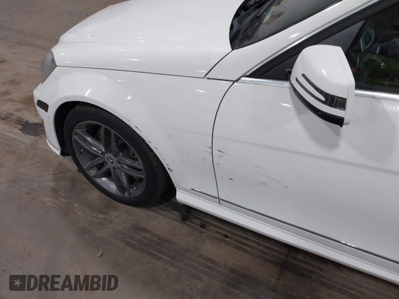 2013 Mercedes-Benz C 300 Sport с VIN WDDGF8AB3DR297543, выставлен на аукционе IAAI как лот 42323929 с пробегом 132 059 миль миль и . История ставок и продаж доступна на DreamBid. Изображение 17.