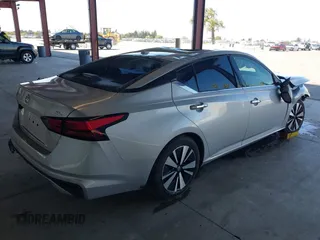 2019 Nissan Altima 2.5 SL with VIN 1N4BL4EV0KC180633, listed as a IAAI auction lot 41770419 with 113,740 mi miles. Bid and sale history available at carsss.com. Image 4.