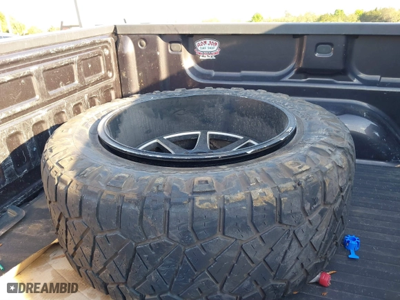 2015 Chevrolet Silverado 1500 LT with VIN 3GCUKREC0FG504717, listed as a IAAI auction lot 41668156 with 79,641 mi miles. Bid and sale history available at carsss.com. Image 12.