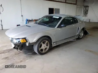 2001 Ford Mustang Standard z VIN 1FAFP40441F187456, wystawiony jako Copart lot #53296415 z przebiegiem 215 719 mil mil oraz Szkoda całkowita • Salvage title. Historia ofert i sprzedaży dostępna na DreamBid. Obrazek 1.