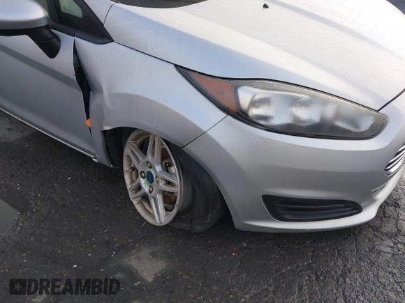 2019 Ford Fiesta SE z VIN 3FADP4EJ7KM147864, wystawiony jako IAAI lot #41692160 z przebiegiem 87 417 mil mil oraz . Historia ofert i sprzedaży dostępna na DreamBid. Obrazek 6.