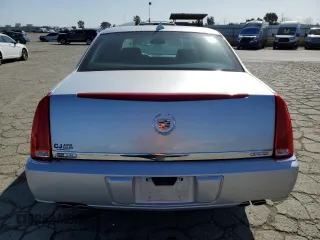 2010 Cadillac DTS 1SA z VIN 1G6KA5EY4AU126988, wystawiony jako Copart lot #49551415 z przebiegiem 114 768 mil mil oraz Tytuł czysty. Historia ofert i sprzedaży dostępna na DreamBid. Obrazek 6.