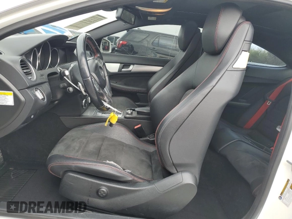 2013 Mercedes-Benz C 350 с VIN WDDGJ5HB6DG052606, выставлен на аукционе Copart как лот 56541495 с пробегом 108 501 миль миль и Списание • Salvage title. История ставок и продаж доступна на DreamBid. Изображение 7.