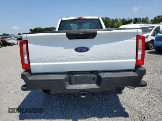 2024 Ford F-250 XL z VIN 1FTBF2BA0REC40741, wystawiony jako Copart lot #54823615 z przebiegiem Nie podano mil oraz Szkoda całkowita • Salvage title. Historia ofert i sprzedaży dostępna na DreamBid. Obrazek 6.