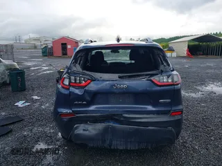 2019 Jeep Cherokee Latitude z VIN 1C4PJMCX2KD369871, wystawiony jako IAAI lot #42239476 z przebiegiem 88 261 mil mil oraz . Historia ofert i sprzedaży dostępna na DreamBid. Obrazek 16.