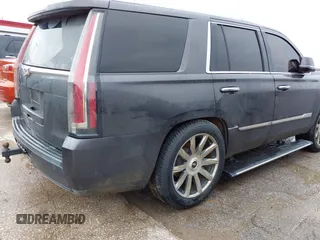2015 Cadillac Escalade Premium z VIN 1GYS3NKJ5FR540221, wystawiony jako IAAI lot #41289989 z przebiegiem 100 191 mil mil oraz . Historia ofert i sprzedaży dostępna na DreamBid. Obrazek 4.