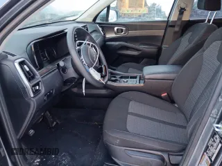 2022 Kia Sorento LX z VIN 5XYRGDLC6NG100959, wystawiony jako Copart lot #88527785 z przebiegiem 68 110 mil mil oraz Szkoda całkowita • Salvage title. Historia ofert i sprzedaży dostępna na DreamBid. Obrazek 7.