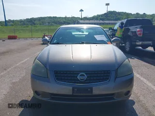 2005 Nissan Altima S z VIN 1N4AL11D05C281697, wystawiony jako IAAI lot #42220810 z przebiegiem 104 047 mil mil oraz . Historia ofert i sprzedaży dostępna na DreamBid. Obrazek 12.