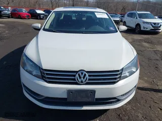 2012 Volkswagen Passat SE with VIN 1VWBP7A38CC020227, listed as a IAAI auction lot 41644536 with 227,205 mi miles. Bid and sale history available at carsss.com. Image 12.