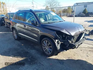 2016 Volkswagen Tiguan SE z VIN WVGBV7AX5GW534094, wystawiony jako IAAI lot #41296981 z przebiegiem 170 847 mil mil oraz . Historia ofert i sprzedaży dostępna na DreamBid. Obrazek 1.
