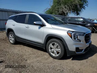 2022 GMC Terrain SLE z VIN 3GKALMEV1NL209768, wystawiony jako Copart lot #52562965 z przebiegiem 60 716 mil mil oraz Szkoda całkowita • Salvage title. Historia ofert i sprzedaży dostępna na DreamBid. Obrazek 4.