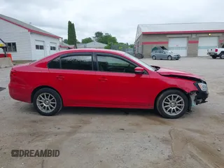 2012 Volkswagen Jetta SE z VIN 3VWDP7AJ7CM421953, wystawiony jako IAAI lot #42504092 z przebiegiem 105 027 mil mil oraz . Historia ofert i sprzedaży dostępna na DreamBid. Obrazek 12.