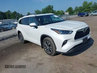 2022 Toyota Highlander XLE with VIN 5TDHZRBH6NS172134, listed as a IAAI auction lot 42656687 with 39,856 mi miles and . Bid and sale history available at DreamBid. Image 1.