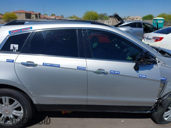 2014 Cadillac SRX with VIN 3GYFNAE31ES576016, listed as a IAAI auction lot 42130992 with 160,114 mi miles and . Bid and sale history available at DreamBid. Image 13.