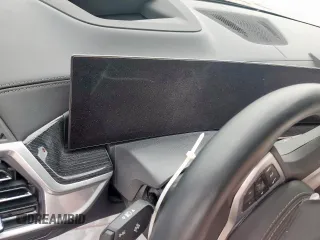 2024 BMW X7 xDrive40i z VIN 5UX23EM03R9U96572, wystawiony jako Copart lot #54822015 z przebiegiem Nie podano mil oraz Szkody całkowita. Historia ofert i sprzedaży dostępna na DreamBid. Obrazek 9.