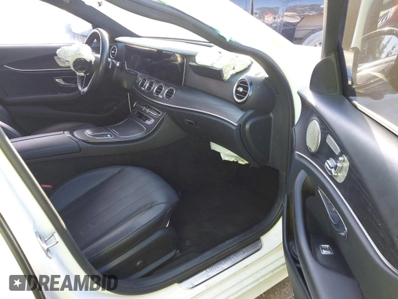 2022 Mercedes-Benz E 350 with VIN W1KZF8DB5NB068876, listed as a IAAI auction lot 41999445 with 31,786 mi miles and . Bid and sale history available at DreamBid. Image 5.