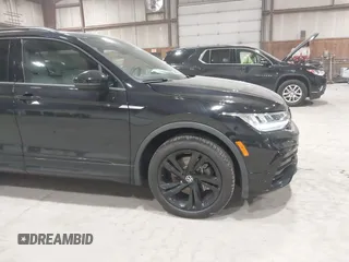 2024 Volkswagen Tiguan SE R-Line Black with VIN 3VV8B7AX8RM103700, listed as a IAAI auction lot 41991238 with 5,084 mi miles and . Bid and sale history available at DreamBid. Image 18.