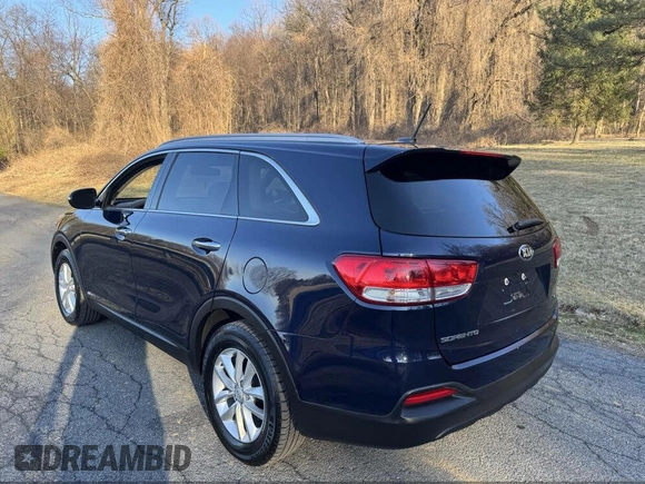 2016 Kia Sorento LX with VIN 5XYPGDA5XGG142632, listed as a IAAI auction lot 42143508 with 146,966 mi miles. Bid and sale history available at carsss.com. Image 3.