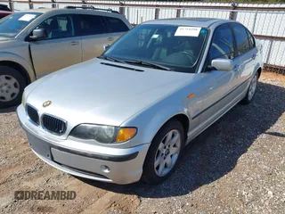 2003 BMW 3 Series 325i with VIN WBAAZ33443PH32847, listed as a IAAI auction lot 41754298 with 165,494 mi miles. Bid and sale history available at carsss.com. Image 2.