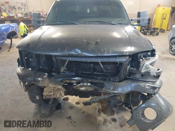 2004 GMC Sierra 1500 SLT with VIN 1GTEK19T24E403053, listed as a IAAI auction lot 41433599 with 162,302 mi miles. Bid and sale history available at carsss.com. Image 6.