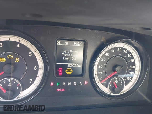 2017 Ram 1500 Express z VIN 3C6RR7KT1HG793157, wystawiony jako IAAI lot #41990661 z przebiegiem 92 038 mil mil oraz . Historia ofert i sprzedaży dostępna na DreamBid. Obrazek 7.