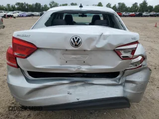 2013 Volkswagen Passat SE z VIN 1VWBH7A37DC083799, wystawiony jako Copart lot #55796875 z przebiegiem 111 747 mil mil oraz Szkoda całkowita • Salvage title. Historia ofert i sprzedaży dostępna na DreamBid. Obrazek 6.