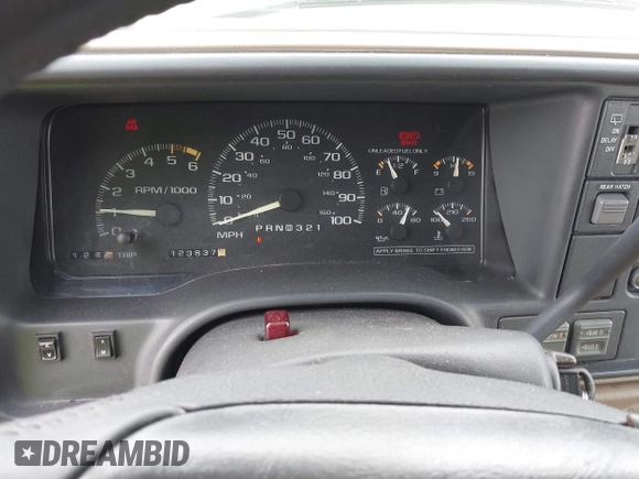 1996 GMC Suburban z VIN 1GKFK16ROTJ725925, wystawiony jako IAAI lot #42244433 z przebiegiem 123 837 mil mil oraz . Historia ofert i sprzedaży dostępna na DreamBid. Obrazek 7.