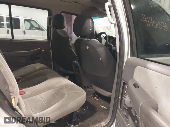 2005 Ford Explorer XLT z VIN 1FMZU63K75UA92666, wystawiony jako IAAI lot #41401078 z przebiegiem 180 753 mil mil oraz . Historia ofert i sprzedaży dostępna na DreamBid. Obrazek 8.