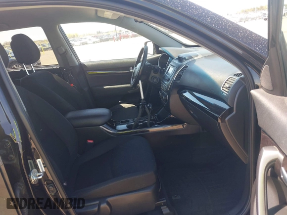2015 Kia Sorento LX with VIN 5XYKTCA62FG562425, listed as a IAAI auction lot 42148462 with 158,170 mi miles. Bid and sale history available at carsss.com. Image 5.
