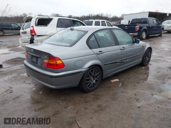 2005 BMW 3 Series 325i with VIN WBAEV33445KX10986, listed as a IAAI auction lot 41560642 with 176,386 mi miles. Bid and sale history available at carsss.com. Image 4.