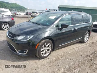 2017 Chrysler Pacifica Touring L z VIN 2C4RC1BG4HR534733, wystawiony jako IAAI lot #42286142 z przebiegiem 85 471 mil mil oraz . Historia ofert i sprzedaży dostępna na DreamBid. Obrazek 17.