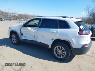 2019 Jeep Cherokee Latitude with VIN 1C4PJMCX7KD146578, listed as a IAAI auction lot 41709586 with 61,134 mi miles. Bid and sale history available at carsss.com. Image 3.