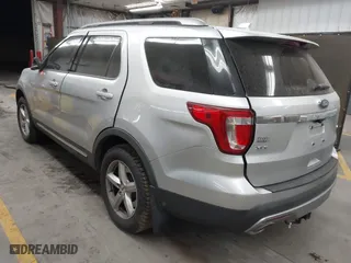 2017 Ford Explorer XLT with VIN 1FM5K8D84HGD99895, listed as a IAAI auction lot 41637419 with 82,128 mi miles. Bid and sale history available at carsss.com. Image 3.