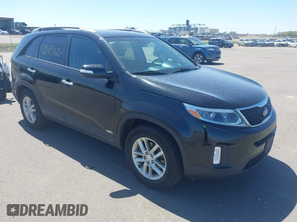 2015 Kia Sorento LX with VIN 5XYKTCA62FG562425, listed as a IAAI auction lot 42148462 with 158,170 mi miles. Bid and sale history available at carsss.com. Image 1.