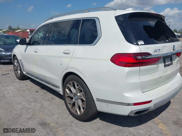 2021 BMW X7 xDrive40i with VIN 5UXCW2C03M9F63758, listed as a IAAI auction lot 41708939 with 57,872 mi miles. Bid and sale history available at carsss.com. Image 3.