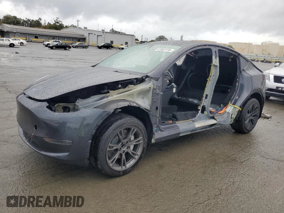 2024 Tesla Model Y with VIN 7SAYGDED6RF131193, listed as a Copart auction lot 47822735 with 10,007 mi miles and Salvage Title. Bid and sale history available at DreamBid. Image 1.