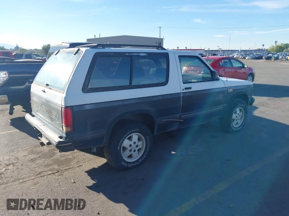 1988 Chevrolet Blazer z VIN 1GNCT18R2J8140350, wystawiony jako IAAI lot #40634800 z przebiegiem 188 704 mil mil oraz . Historia ofert i sprzedaży dostępna na DreamBid. Obrazek 4.