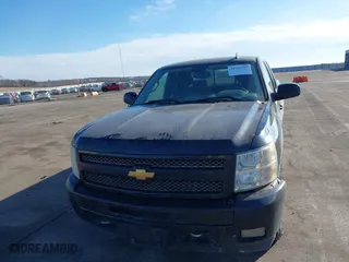 2010 Chevrolet Silverado 1500 LT with VIN 1GCSKSE30AZ155615, listed as a IAAI auction lot 41659313 with 393,978 mi miles. Bid and sale history available at carsss.com. Image 6.